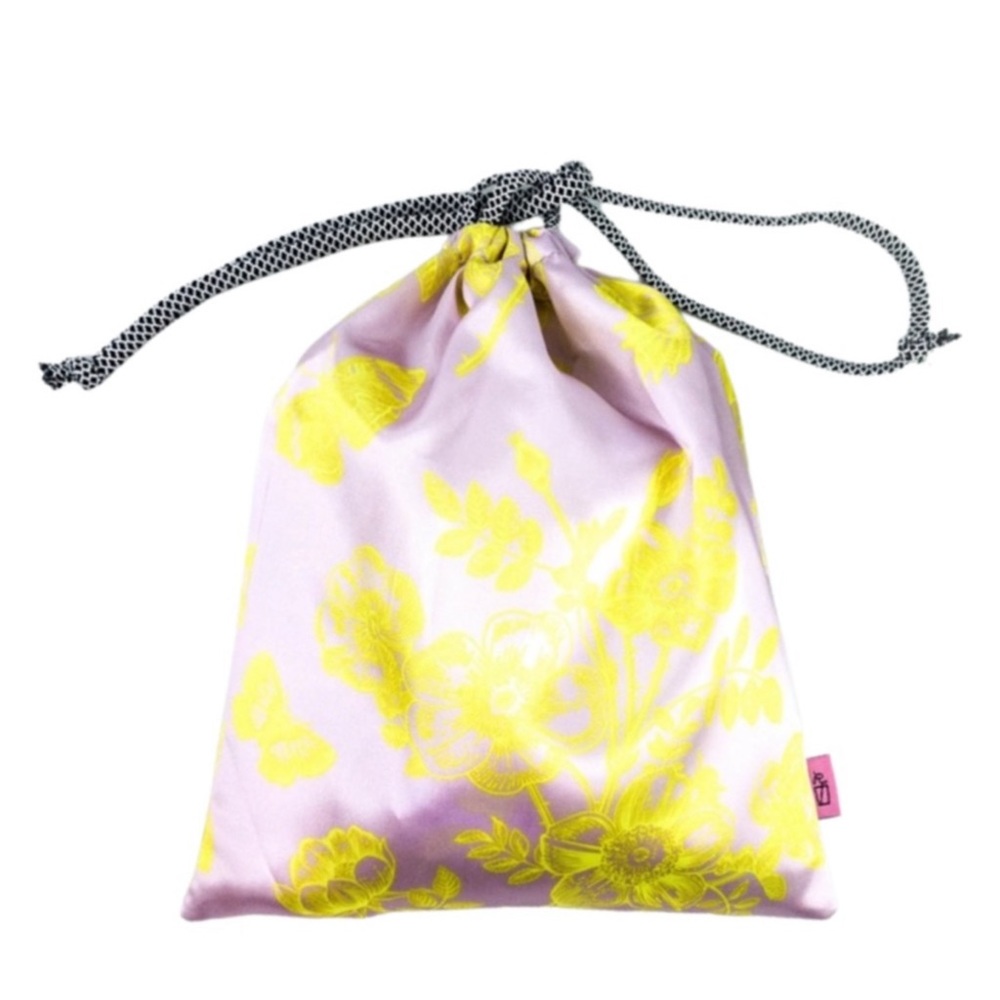 Pink satin drawstring pouch 🔻 - Picture 3 of 7